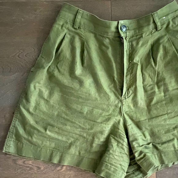 Uniqlo High- wasted Kaki Shorts - Picture 1 of 4